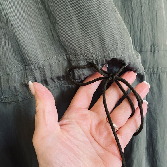 The Everlane * go weave * dress in lightweight fabric with 2 pockets for snacks - Picture 2 of 7